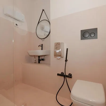 5' To The Station - 1g Wi-fi - Self Check-in Apartment Genoa