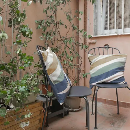 Apartment 5' To The Station - 1g Wi-fi - Self Check-in